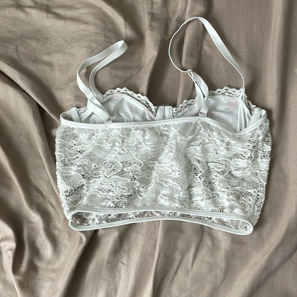 A white corset with red roses on them. Have a very cute pattern on the back. - Picture 2 of 2